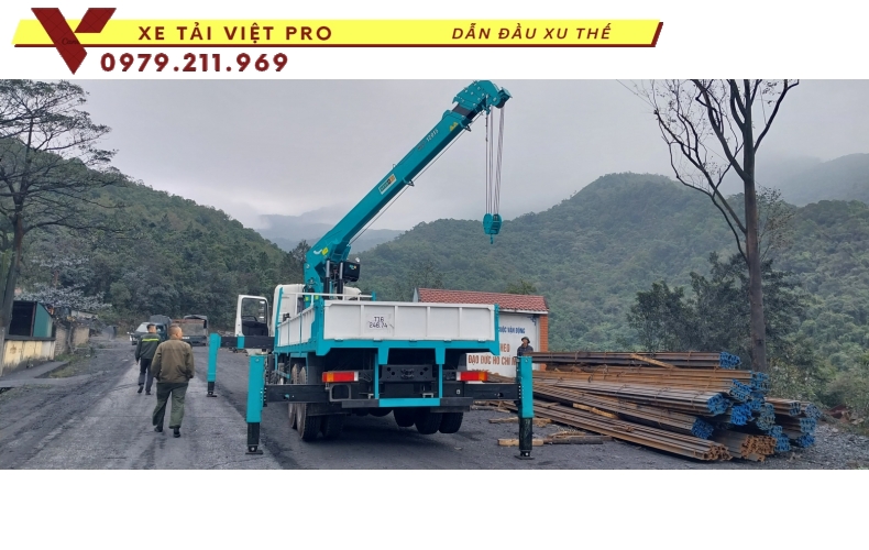 Xe tải Dongfeng 4 chân gắn cẩu Hyundai 12 tấn giá rẻ chất lượng ổn định