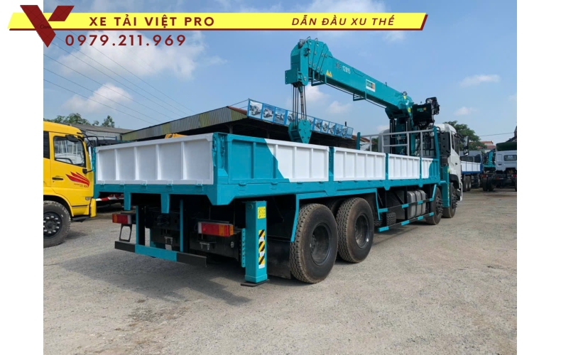 Xe tải Dongfeng 4 chân gắn cẩu Hyundai 12 tấn giá rẻ chất lượng ổn định