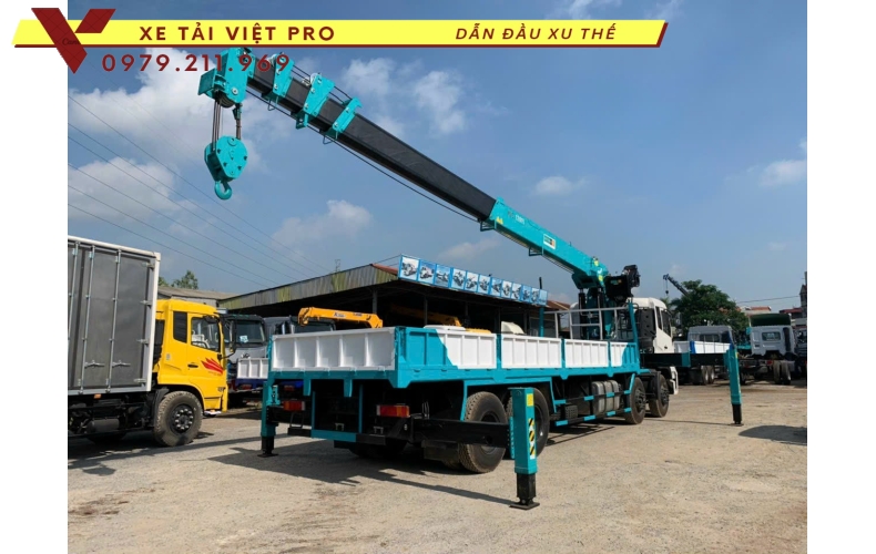 Xe tải Dongfeng 4 chân gắn cẩu Hyundai 12 tấn giá rẻ chất lượng ổn định