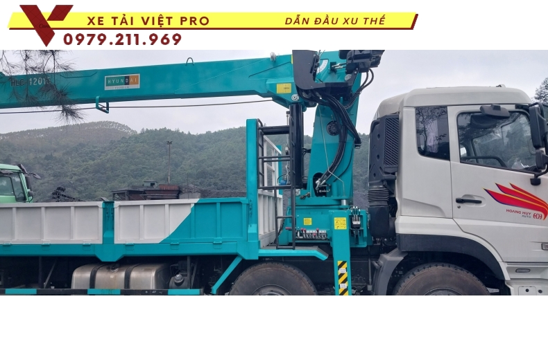Xe tải Dongfeng 4 chân gắn cẩu Hyundai 12 tấn giá rẻ chất lượng ổn định