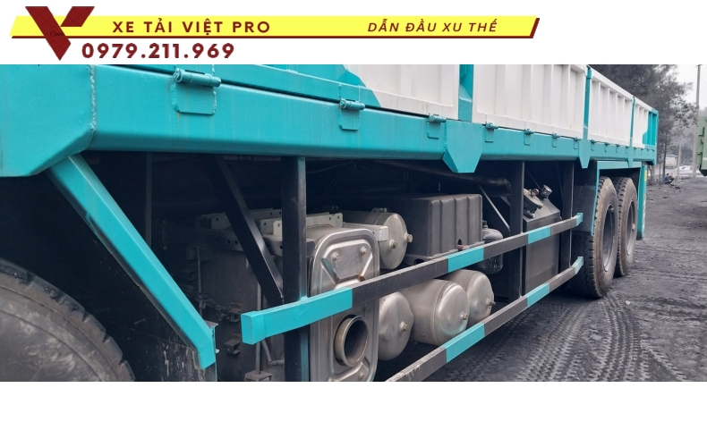 Xe tải Dongfeng 4 chân gắn cẩu Hyundai 12 tấn giá rẻ chất lượng ổn định