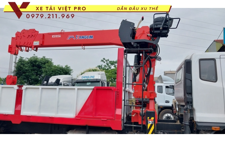 Xe tải Dongfeng D8 (2 chân) gắn cẩu Kanglim 5T