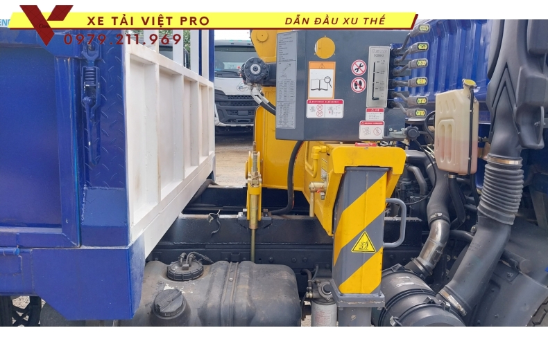 Xe tải Dongfeng D7 gắn cẩu XCMG 3 tấn 3 đốt cách khởi nghiệp an toàn