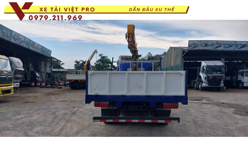 Xe tải Dongfeng D7 gắn cẩu XCMG 3 tấn 3 đốt cách khởi nghiệp an toàn