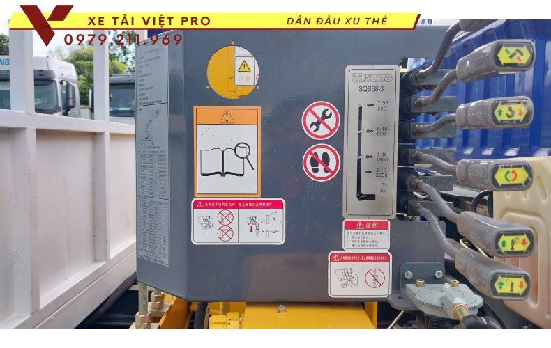 Xe tải Dongfeng D7 gắn cẩu XCMG 3 tấn 3 đốt cách khởi nghiệp an toàn