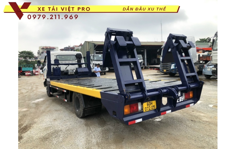 Xe tải Thaco FI170 nâng đầu chở máy công trình có giá bao nhiêu?