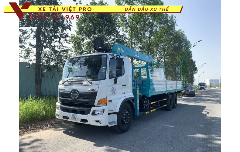 Hino FM gắn cẩu Hyundai 8 tấn