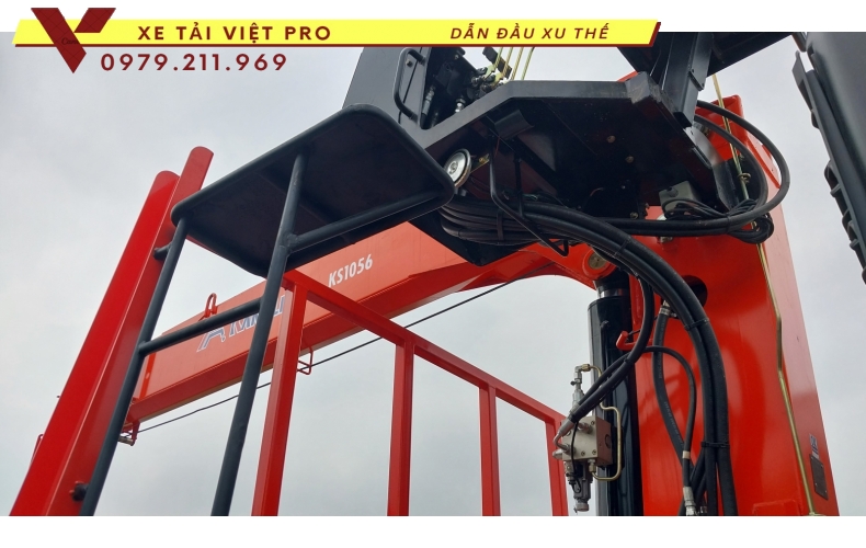 Xe tai hino FG gắn cẩu Kanglim 5 tấn giá bao nhiêu?