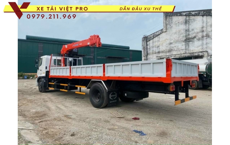 Xe tai hino FG gắn cẩu Kanglim 5 tấn giá bao nhiêu?