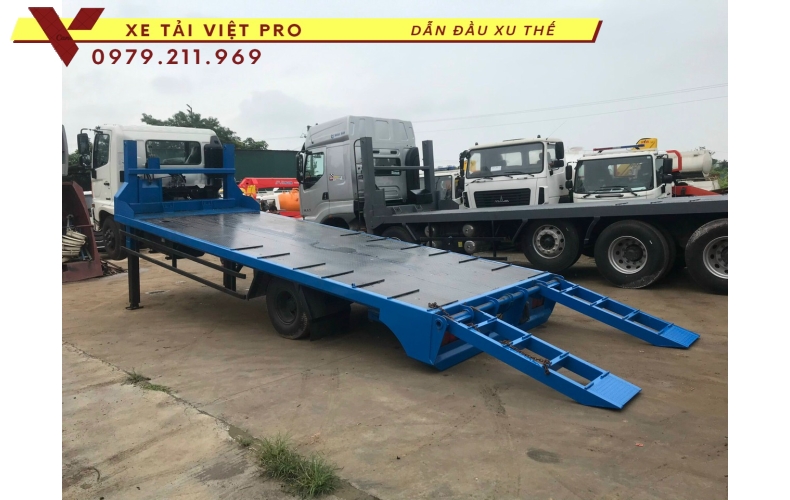 Xe Hino FC 2 chân nâng đầu có giá bao nhiêu?