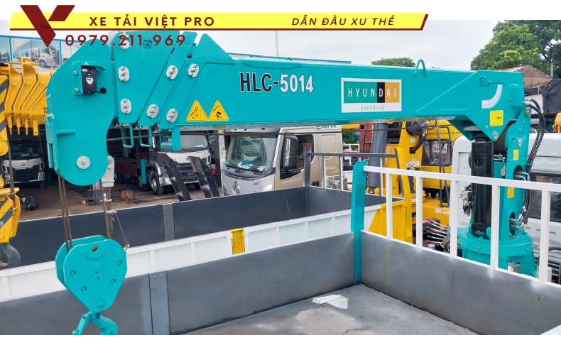 Xe Hino FG gắn cẩu 5 tấn 4 đốt