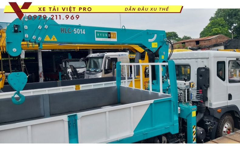 Xe Hino FG gắn cẩu 5 tấn 4 đốt