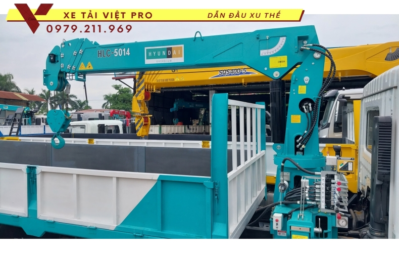 Xe Hino FG gắn cẩu 5 tấn 4 đốt