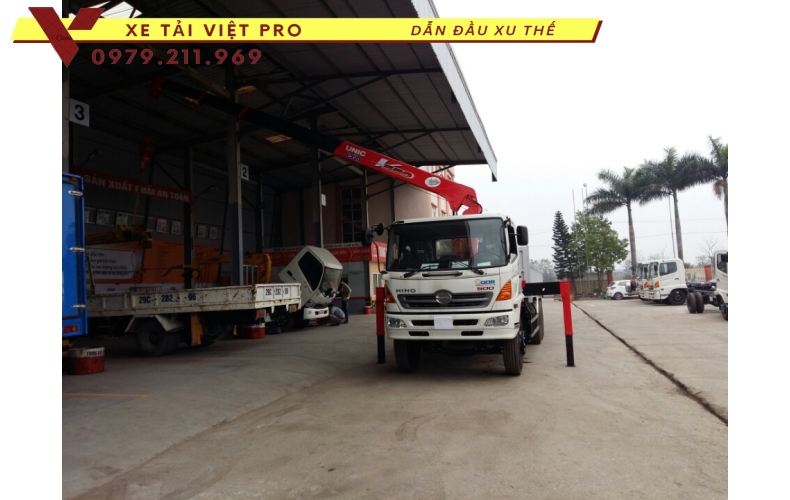 Xe tải Hino gắn cẩu Unic 3 tấn 4 đốt - Giá tốt, xe chất lượng cao
