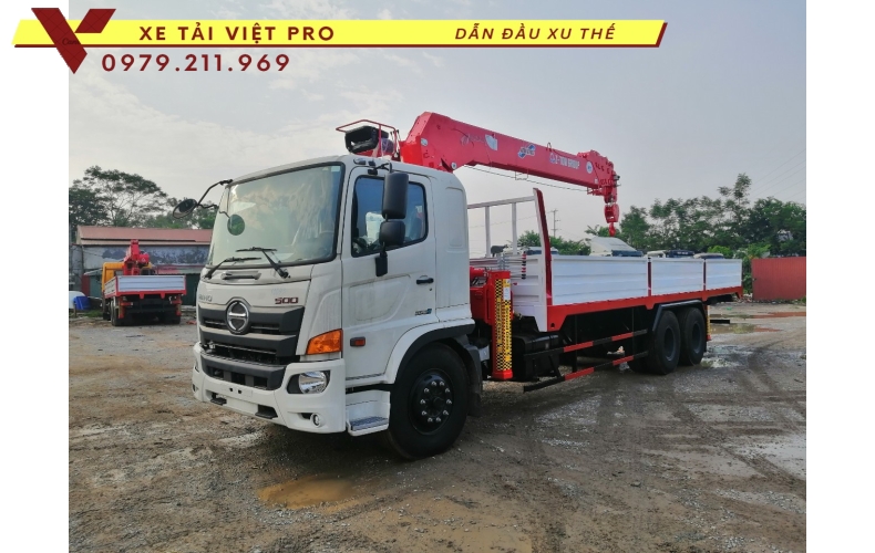 Xe tải HINO FL gắn cẩu  ATOM 7 tấn. Khả năng chịu tải mạnh mẽ, an toàn
