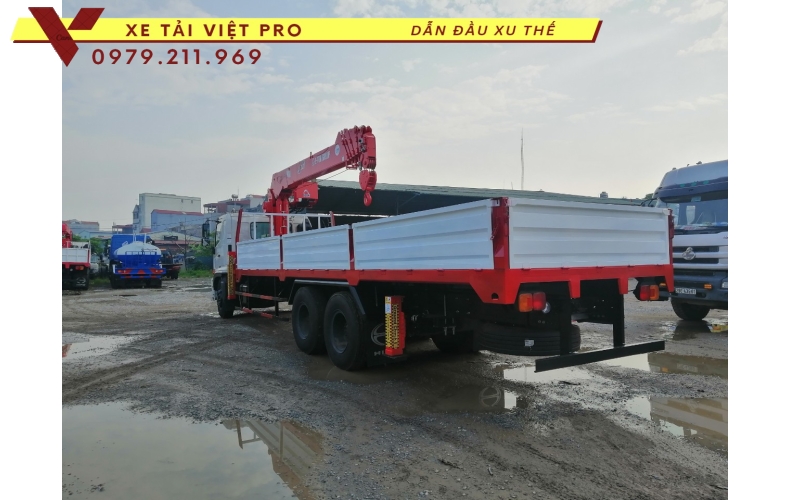 Xe tải HINO FL gắn cẩu  ATOM 7 tấn. Khả năng chịu tải mạnh mẽ, an toàn
