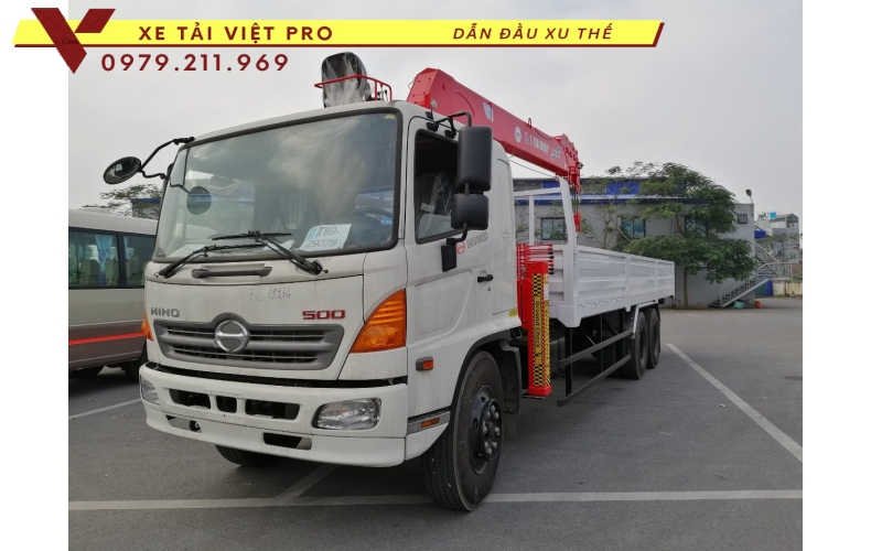 Xe tải HINO FL gắn cẩu  ATOM 7 tấn. Khả năng chịu tải mạnh mẽ, an toàn