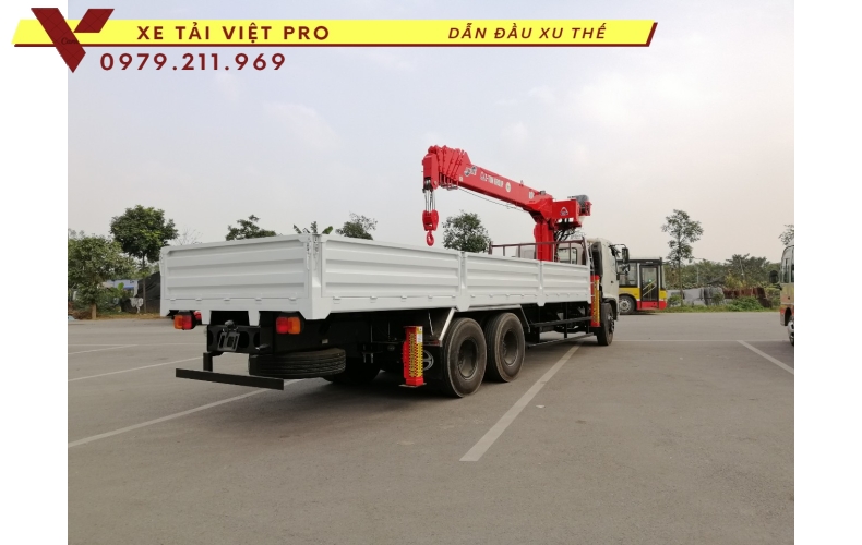 Xe tải HINO FL gắn cẩu  ATOM 7 tấn. Khả năng chịu tải mạnh mẽ, an toàn