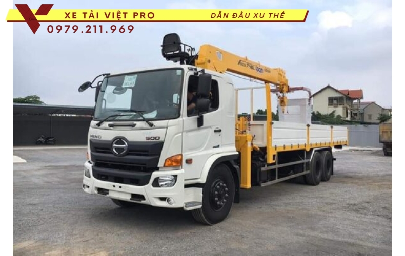 Hino FM gắn cẩu Soosan 8 tấn (có giỏ nâng)