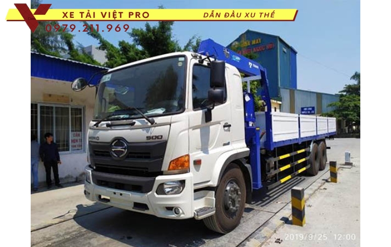 Xe HINO FM và cẩu TADANO 5 tấn