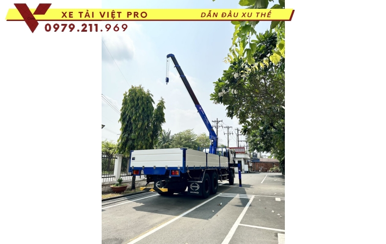 Xe HINO FM và cẩu TADANO 5 tấn