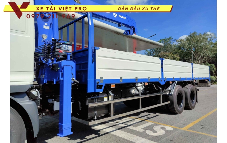 Xe HINO FM và cẩu TADANO 5 tấn