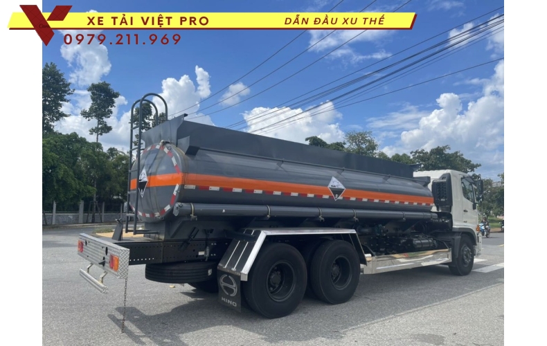 Xe Hino FM téc chở hóa chất mới nhất năm 2024