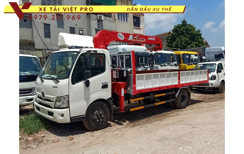 Xe tải Hino XZU730L gắn cẩu Unic 3 tấn