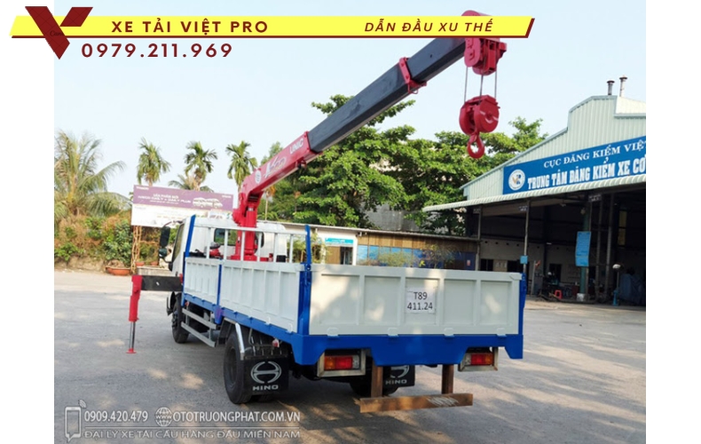 Xe tải Hino XZU730L gắn cẩu Unic 3 tấn