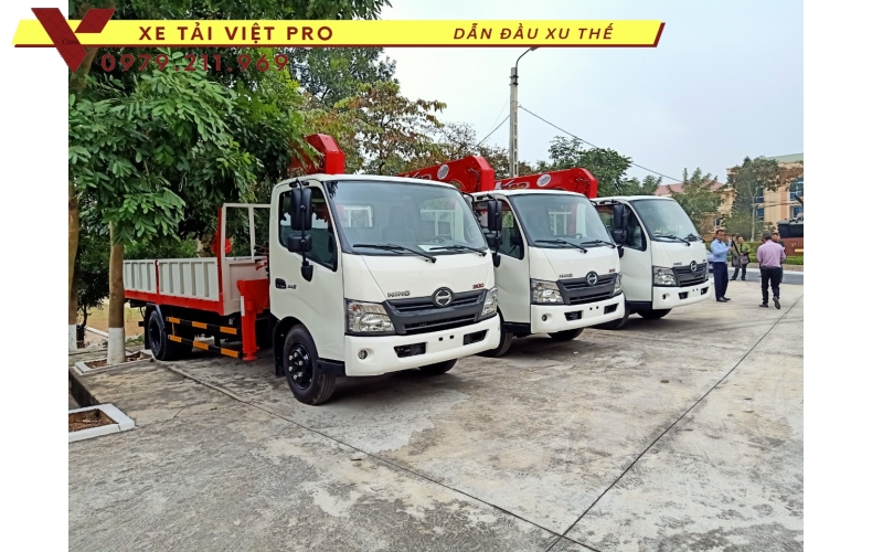 Xe tải Hino XZU730L gắn cẩu Unic 3 tấn