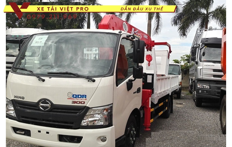 Hino XZU 730L gắn cẩu Unic 3 tấn 4 đốt