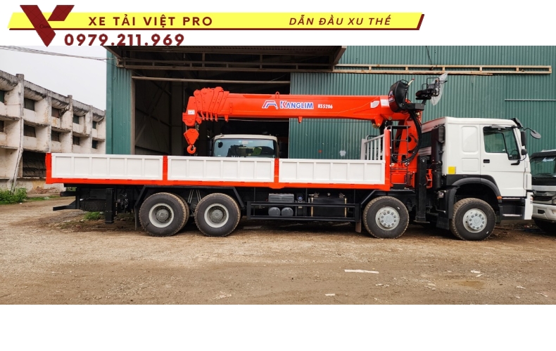 Howo 4 chân gắn cẩu Kanglim 15 tấn giá bao nhiêu?