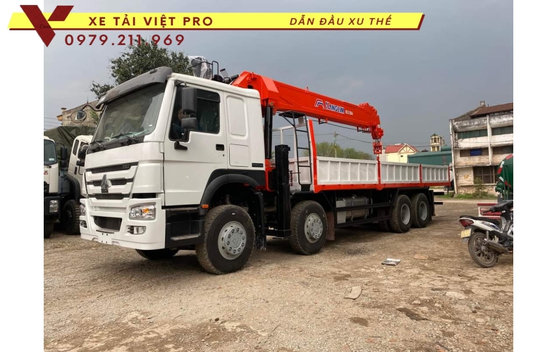 Howo 4 chân gắn cẩu Kanglim 15 tấn giá bao nhiêu?