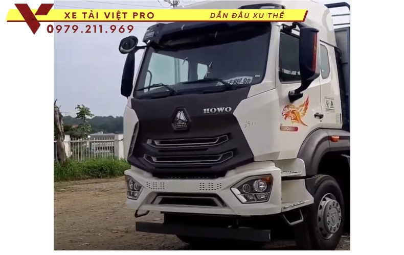 Xe tải Howo VX350 nâng đầu chở máy công trình giá bao nhiêu?