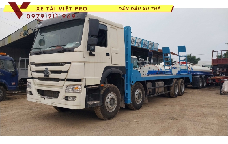 Howo 4 chân nâng đầu chở máy công trình