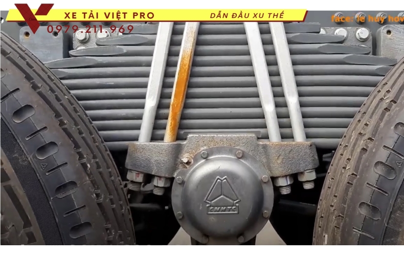 Xe tải Howo VX350 nâng đầu chở máy công trình giá bao nhiêu?