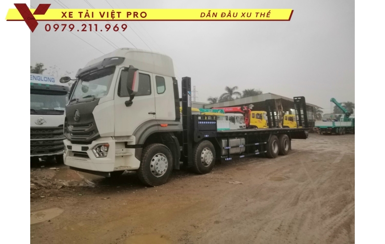 Xe tải Howo VX350 nâng đầu chở máy công trình giá bao nhiêu?
