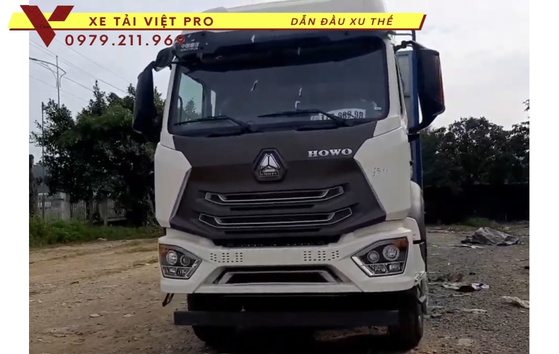 Xe tải Howo VX350 nâng đầu chở máy công trình giá bao nhiêu?