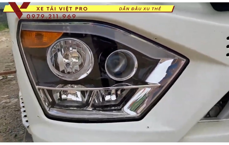 Xe tải Howo VX350 nâng đầu chở máy công trình giá bao nhiêu?