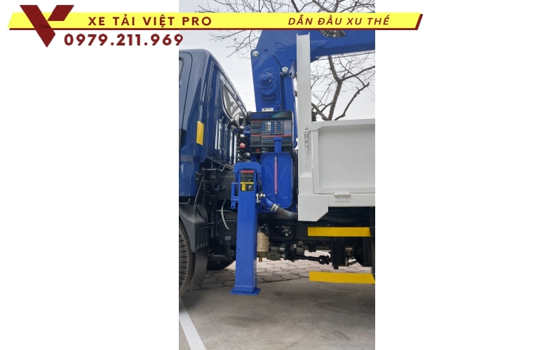 Hyundai 110SL gắn cẩu Tadano 3 tấn