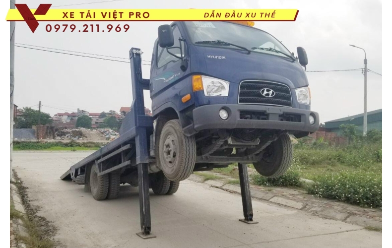 Giá xe tải Hyundai 110xl nâng đầu chở máy công trình bao nhiêu?