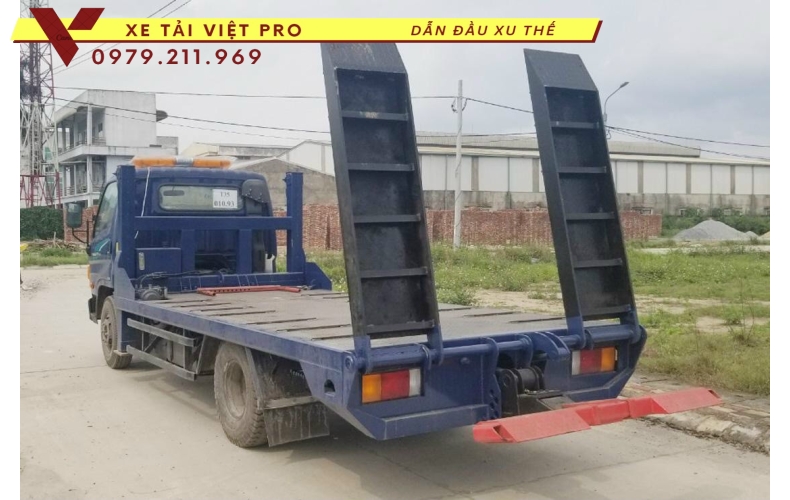 Giá xe tải Hyundai 110xl nâng đầu chở máy công trình bao nhiêu?