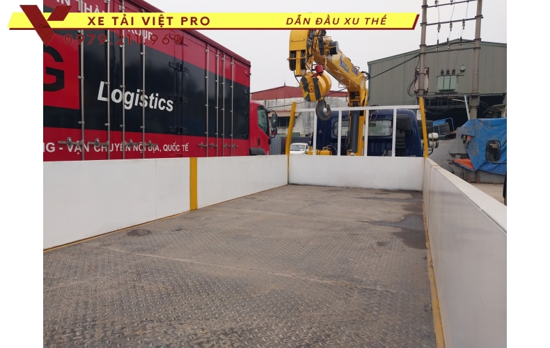 Báo giá hyundai 110XL gắn cẩu xcmg 3 tấn mới nhất năm 2024