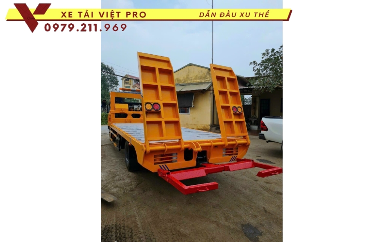 Giá xe tải Hyudnai HD800 nâng đầu chở máy công trình có giá bao nhiêu?