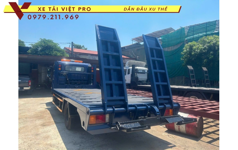 Xe tải Hyundai EX8 nâng đầu chở máy. Giải pháp lựa chọn thông minh