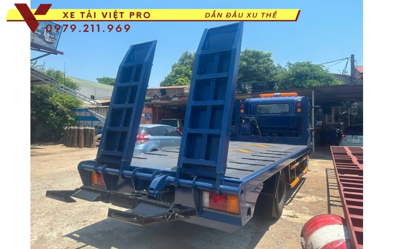 Xe tải Hyundai EX8 nâng đầu chở máy. Giải pháp lựa chọn thông minh