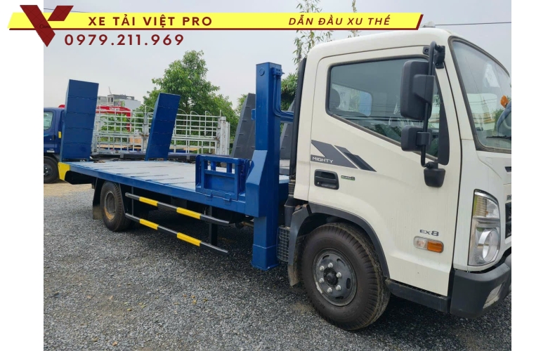 Xe tải Hyundai EX8 nâng đầu chở máy. Giải pháp lựa chọn thông minh