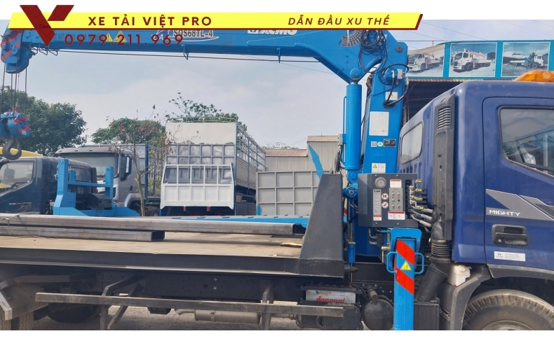 Hyundai EX8 cứu hộ sàn trượt gắn cẩu XCMG 3 tấn