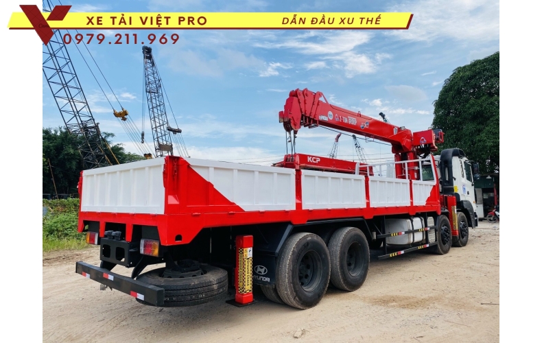 Xe tải Hyundai HD320 gắn cẩu Atom 15 tấn