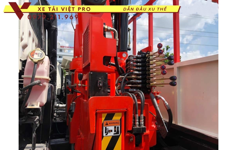 Xe tải Howo 3 chân gắn cẩu Kanglim 8t - Thông số và báo giá mới nhất tại Việt Nam